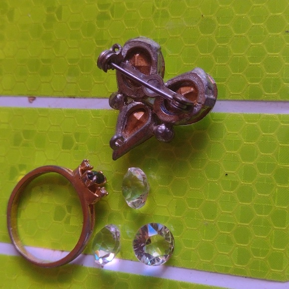 Ring/Lab Diamonds/Pin - Picture 5 of 5